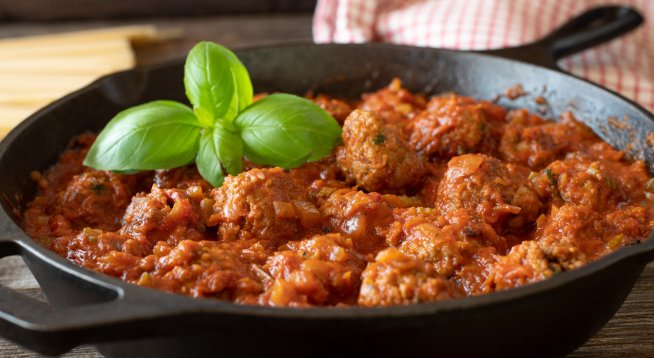 Телешки кюфтенца с доматен сос.Снимка: istock