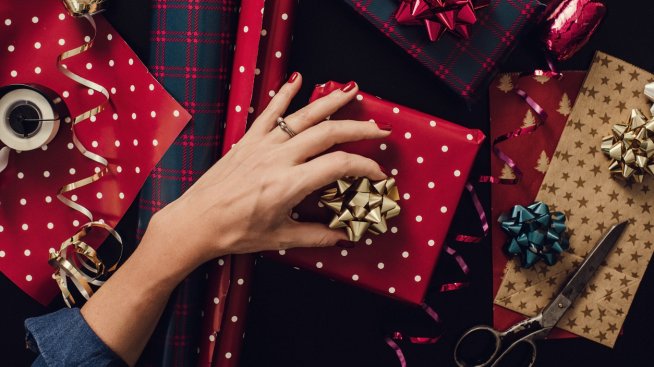 Бюджетни идеи за коледен подарък под 50 лева