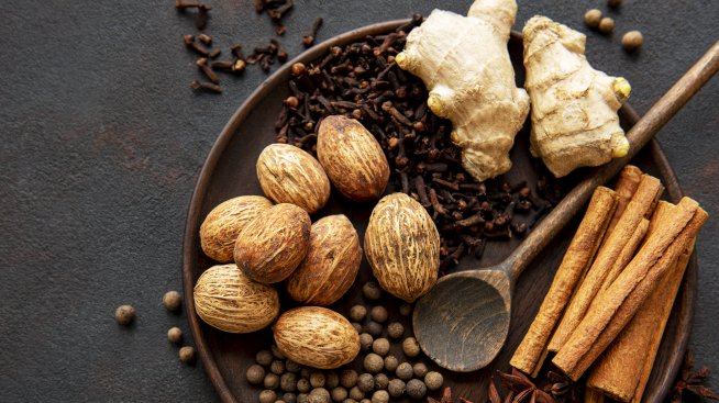 Три коледни подправки за баланс на кръвната захар и срещу подуване