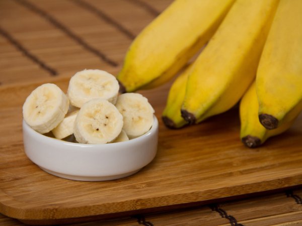 Банани&nbsp;Бананите са много богати на магнезий и калий. Тези два минерала действат като електролити, участващи в провеждането на нервни импулси от мозъка през нервите към мускулите и сърцето.&nbsp;Снимка: istock