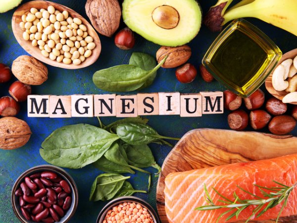 Магнезий
Магнезият е един от най-важните минерали за нашето здраве. Той действа чрез активиране на ензими в тялото и е от решаващо значение за предаването на сигнали по нервите и други важни функции. Според редица изследвания, хората с мигрена може да имат по-ниски нива на магнезий от тези, които нямат или страдат по-рядко. Ето защо се смята, че приемът му под формата на хранителни добавки може да намали честотата на главоболието, на мускулните крампи. Магнезият е важен и за сърцето, мозъка, кожата, метаболизма и други.&nbsp;&nbsp;Снимка: istock