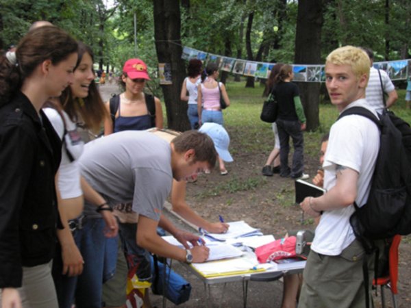 Над 6000 подписа бяха събрани за 24 часа на организирания музикален маратон в Борисовата градина, който е част от активните действия за спасяването на местността Иракли. 

