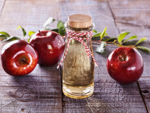 Ябълков оцет&nbsp;Разреденият ябълков оцет помага в потискането на глада и стимулирането на детоксикиращите процеси в тялото. Той ускорява метаболизма и провокира продукцията на стомашни киселини.&nbsp;Снимка: istock