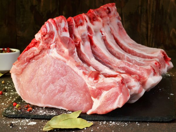 Месо с кости&nbsp;Ако мелите месо в блендер, кухненски робот или чопър, винаги проверявайте добре за кости. Те могат да повредят сериозно уреда, а ако не успеят, може да останат частично смлени, което пък може да нанесе сериозни поражения на хранопровода или червата ви, ако попаднат там незабелязано.&nbsp;Снимка: istock