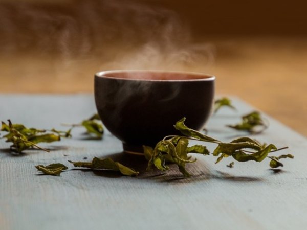 Зелен чай
Зеленият чай е с високо съдържание на катехини, което повишава чернодробната активност и производството на ключови ензими за детоксикацията. Пийте от него един или два пъти дневно, по желание с парче лимон.&nbsp;Снимка: pixabay&nbsp;