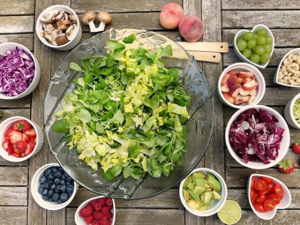 Плодове и зеленчуци
Богати са на витамини А и С, които благоприятстват растежа на миглите и синтеза на колаген.&nbsp;&nbsp;
Снимка: pixabay
