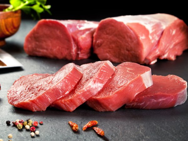 Свинско бонфиле&nbsp;Чистото свинско месо без тлъстини е прекрасен източник на желязо, протеини, витамин В3, както и на още витамини от група В. Снимка: istock