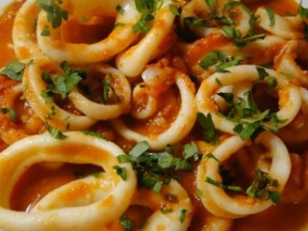 Калмари в доматен сос &ndash; рецептата вижте тук
