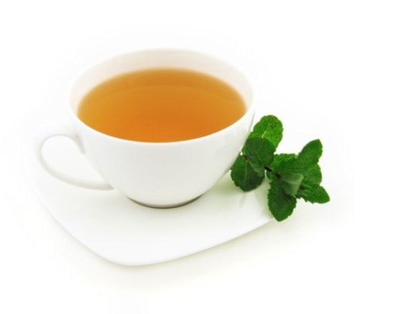 Чай от мента
Ментовият чай е известен със своето успокояващо действие при храносмилателни неразположения. Това се дължи на ментола, който се съдържа в него, спомагащ за подобряване на перисталтиката на червата, което прави напитката една от най-полезните при запек, разстроен стомах.&nbsp;Снимка: pixabay