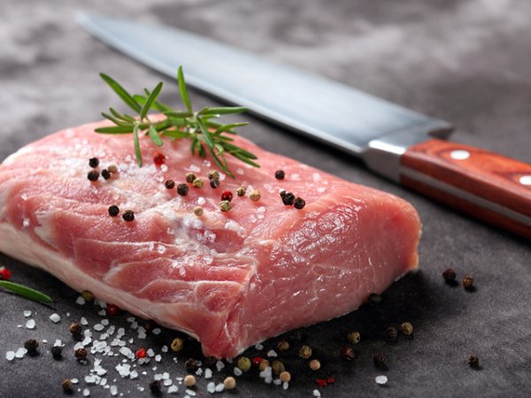 Свинско&nbsp;Свинското месо също е богато на коензим Q10, подобно на останалите червени меса. В 100 г свинско се съдържат около 2,4 мг коензим Q10.&nbsp;Снимка: istock