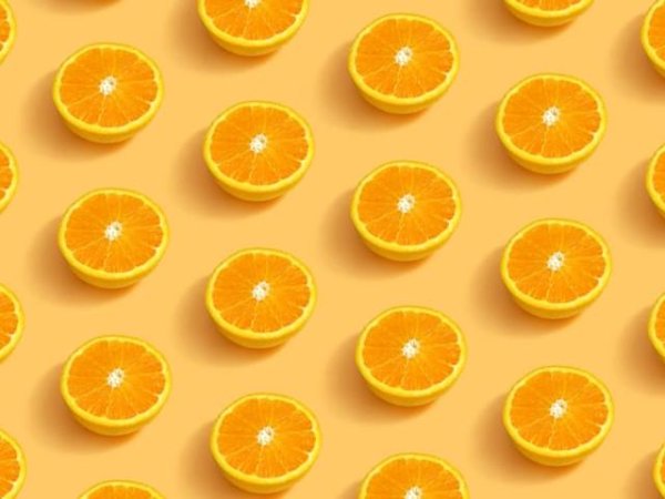 Подходящи за отслабване
Грейпфрутите и портокалите са едни от най-добрите плодове за топене на излишни мазнини. Портокалите имат малко калории, но са богати на важни хранителни елементи и фибри. Също така се смята, че редовната консумация на портокали може да подобри стойностите на холестерола, да намали риска от сърдечни заболявания. Разбира се, ако искаме да сваляме килограми е важно да ограничим приема на портокали до &frac12; или 1 на ден.&nbsp;Снимка: unsplash