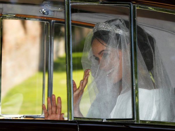 Меган Маркъл отпътува заедно с майка си към катедралата за венчавката.&nbsp;&nbsp;&nbsp;Снимка: Reuters