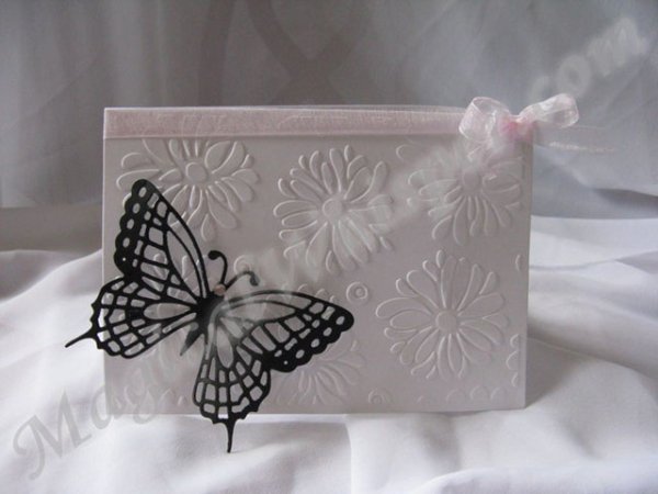 Изчистен вариант на покана, с една от любимите ми пеперуди.