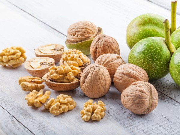 Орехи&nbsp;Орехите са сред най-богатите на омега-3 ядки. Освен мастните киселини те съдържат в състава си протеини, витамини и някои минерали.&nbsp;&nbsp;Снимка: istock