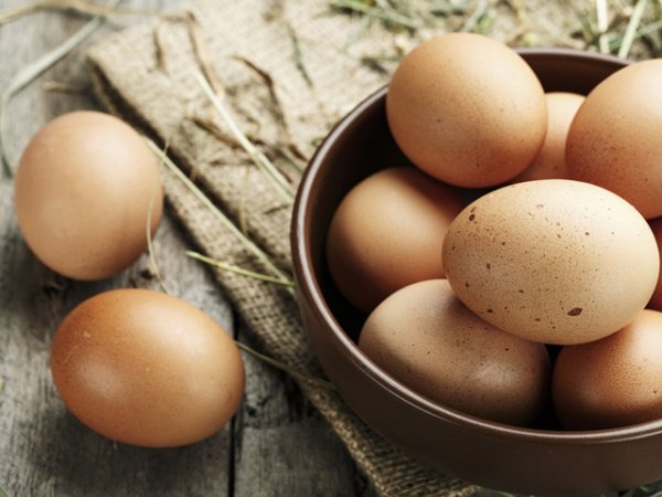 ЯйцаСамо едно яйце съдържа средно около 33% от дневната необходима нужда от витамини от група В. Яйцата доставят В2, В5, В7, В9 и В12 на организма.&nbsp;Снимка: istock