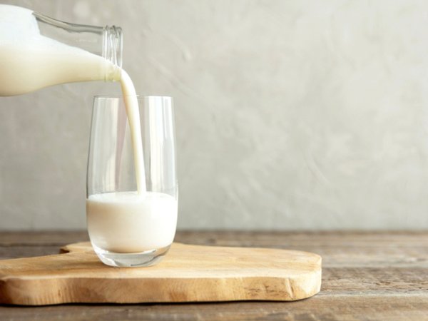 Мляко&nbsp;Прясното и киселото мляко са богати източници на витамини В, по-специално на В1, В2, В5 и В12.&nbsp;Снимка: istock
