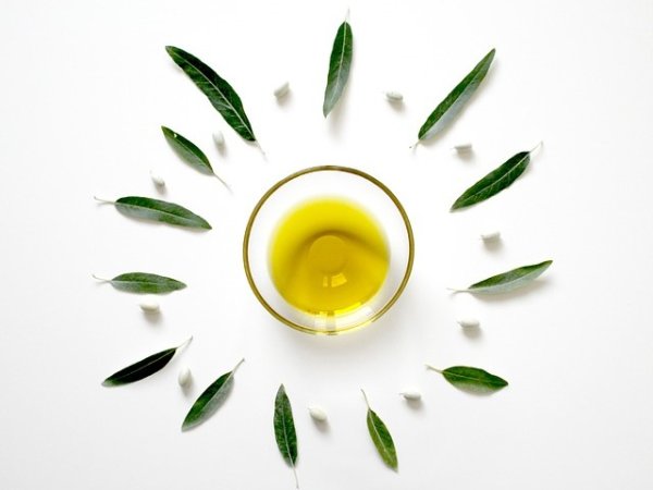Extra virgin зехтин
Маслиновото масло е богато на мононенаситени мазнини, които могат да помогнат за понижаване на холестерола и кръвното налягане. Ако искате да намалите и риска от развитието на диабет, добавете го в менюто си.
Снимка: pixabay