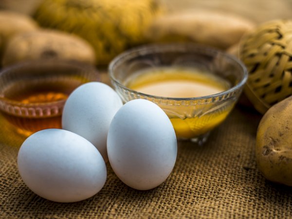 ЯйцаЯйцата са превъзходен източник на витамин В12. Той присъства във всички животински храни. Особено важно е вегетарианците и веганите да обръщат внимание на нивата си на витамин В12, тъй като изключването на животинските храни може да доведе до дефицит.&nbsp;Снимка: istock