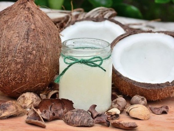 Кокосов орех
Кокосовият орех е не само вкусен и богат на фибри, витамини и минерали, но също така помага за поддържането на естествения химически баланс на кожата, намалявайки появата на бръчки. Може да консумирате ядката на ореха, кокосовата вода, която също много хидратира кожата, както и кокосовото масло.&nbsp;Снимка: pixabay