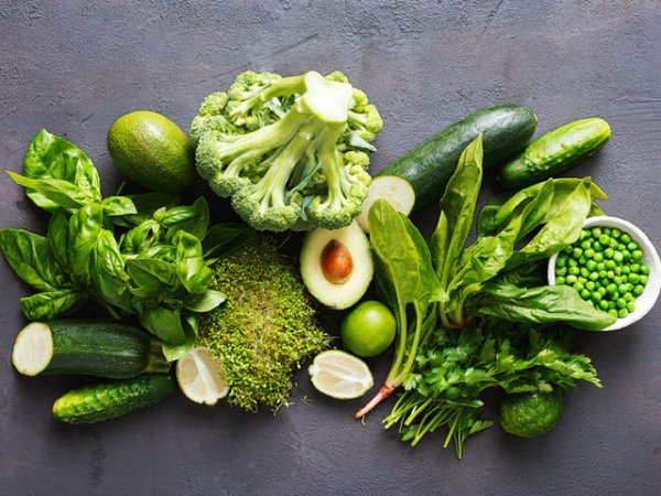Зелени листни зеленчуци&nbsp;Най-добрите източници на витамини от група В и най-вече на фолиева киселина са спанак, манголд, кресон, зеле. Снимка: istock