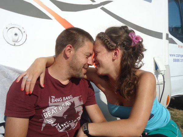 Надя: Най-важното в една връзка е да има много любов,разбирателство и разбира се да се
правят компромиси! :)
