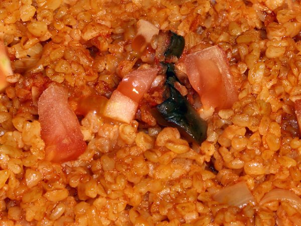 Ориз с домати и риба тон  &ndash;  рецептата вижте тук.