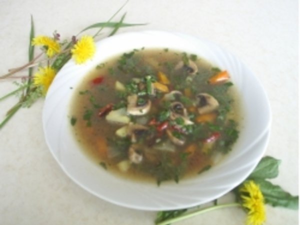 Пролетна супа със свежи зелении &ndash; рецептата вижте тук.