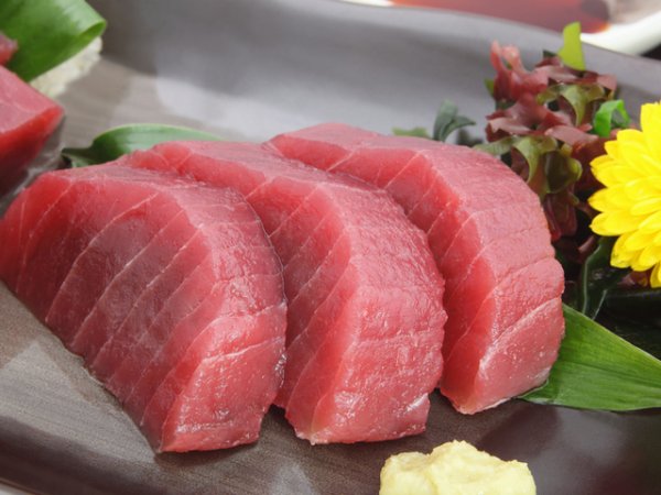 Риба тонКалцият се абсорбира най-добре от тялото, когато е придружен от витамин D. Освен това рибата тон съдържа големи количества полезни мастни киселини, които заздравяват допълнително костите.&nbsp;Снимка: istock