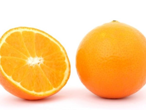 Портокали
Портокалите са отличен източник на витамин С който участва в редица процеси в организма. Спомага за засилване на имунитета, грижи се за здравето на сърцето, очите, забавя ранните признаци на стареене. Докато витамин С причинява загуба на тегло, той влияе върху синтеза на молекули, важни за метаболизма. Дефицитът на витамина може да е косвена причина за натрупване на излишни мазнини.&nbsp;
&nbsp;Снимка: pexels