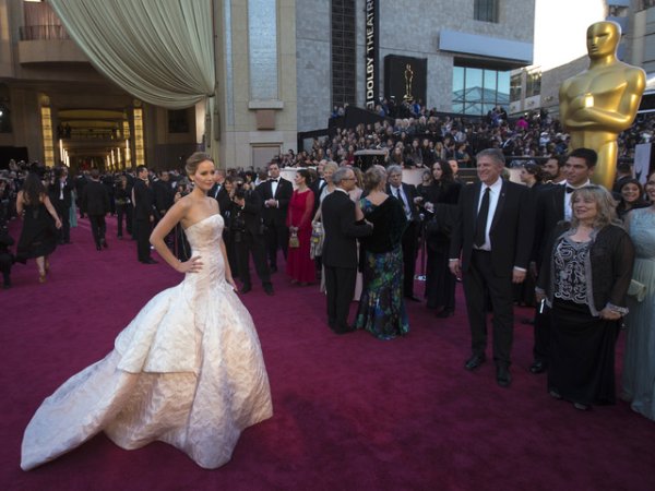 Носителката на "Оскар" Дженифър Лоурънс.