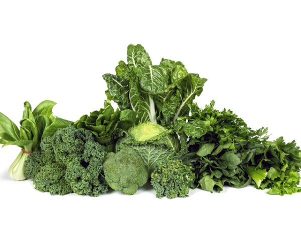 Листни зеленчуци&nbsp;Сред листните зеленчуци спадат спанак, кейл, кресон, манголд, зеле и Кръстоцветни. Те са богати на желязо, витамини В, витамин D, фолати.&nbsp;Снимка: istock