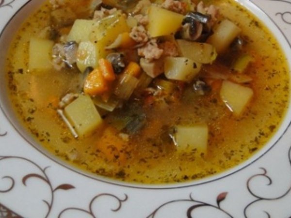 Супа с кайма и зеленчуци &ndash; рецептата вижте тук.