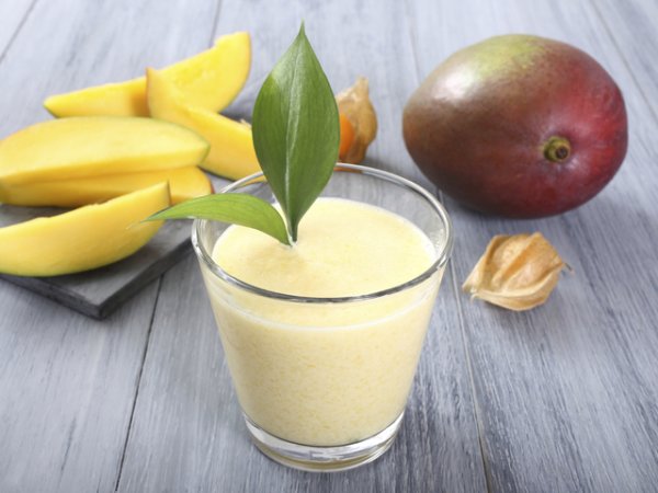 Смути с кокосово мляко и манго от Джейми Оливър &ndash; Рецептата вижте тук.