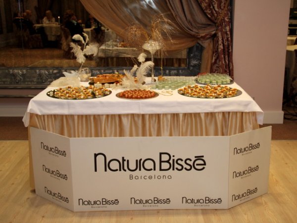 Победителят от Lord of the chefs Сидония Радева приготви кулинарните изкушения на представянето на най-новата серия козметика на Natura Bisse. Снимка: Хайлайф