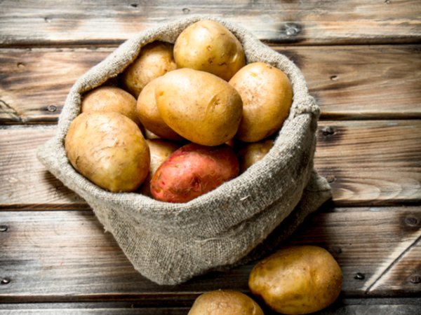 Картофи&nbsp;Картофите са много богати на желязо, фибри и витамини. Те дават много енергия и са чудесен начин да се заредите с витамин С по време на бременността.&nbsp;Снимка: istock