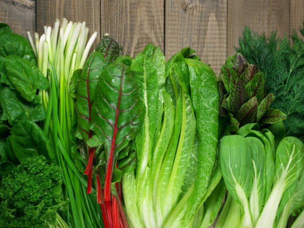 Листни зеленчуци&nbsp;Колкото повече тъмнозелени листни зеленчуци ядете, толкова по-балансирана ще е кръвната захар. Изследователи от Лондонския университет констатират, че увеличаването на порциите листни зеленчуци на ден намалява риска от диабет тип 2.&nbsp;Снимка: istock