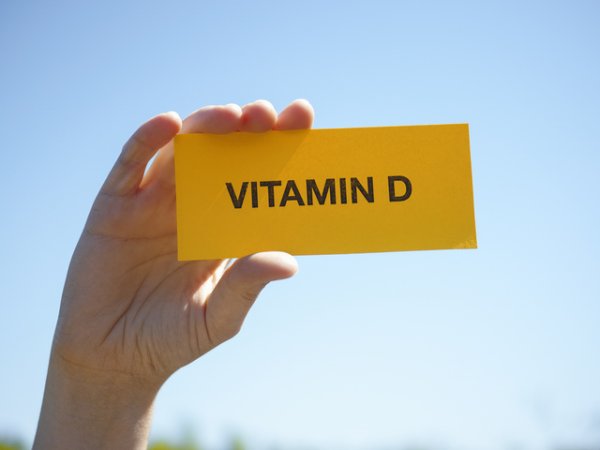 Хранителни добавки с витамин D
Преди да закупите такива, задължително се консултирайте с вашия лекар!Западни проучвания показват, че може да има връзка между ниските нива на витамин D и по-честите и тежки пристъпи на инфекции на горните дихателни пътища при деца и възрастни. Учените смятат, че слънчевият витамин, може да помогне за намаляване на острите респираторни инфекции.&nbsp;Снимка: istock
