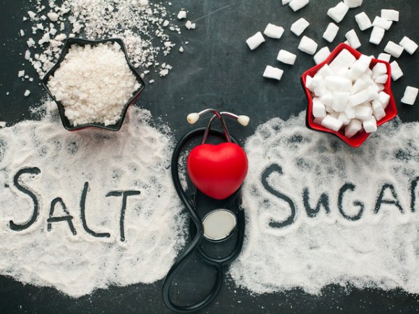 Сол и захар
Ако искате да стопите коремните мазнини, диетата ви трябва да е с ниско съдържание на захар и сол или изобщо да не ги добавяте. Ако страдате от високо кръвно, солта и захарта задължително трябва да присъстват минимално в менюто ви. Те задържат излишни течности и забавят редуцирането на телесното тегло.&nbsp;&nbsp;Снимка: Istock