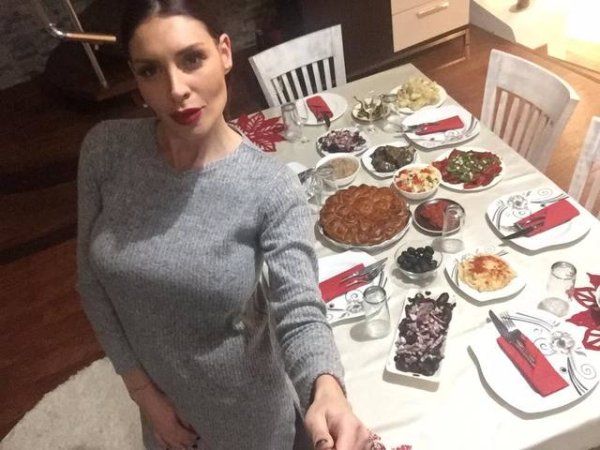 Златка Димитрова публикува снимка от трапезата на Бъдни вечер.&nbsp;