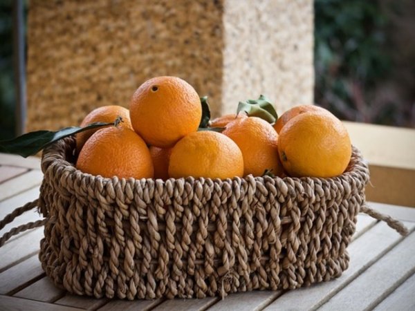 Портокали
Чаша пресен сок от портокали не само ще ви осигури повече енергия за деня и ще повиши защитните сили на организма, но и ще се погрижи за здравето на вашето сърце. Цитрусовите плодове съдържат много витамин С, който има благоприятно влияние върху кръвоносните съдове. Редовната им консумация спомага по естествен път да се регулират нивата на холестерола и кръвното налягане. Снимка: pixabay