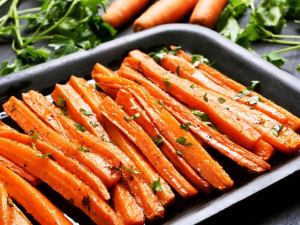 Моркови
Морковите са много богати на витамин А и бета-каротин. Освен че тези съединения са важни за очите, те допринасят и за здравето на кожата, косата, костите, ноктите.&nbsp;Снимка: istock