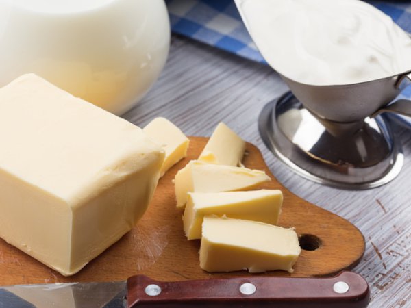 Масло Маслото е изпълнено с наситени мазнини. Ето защо е един от най-богатите на холестерол продукти. Консумацията му трябва да е в малки количества. Снимка: istock