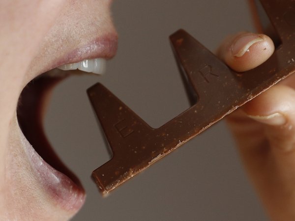 Шоколад&nbsp;
Тъмният шоколад съдържа кофеин, заради високото съдържание на какао в него. Ето защо в следобедните часове избягвайте неговата консумация. Снимка: Reuters