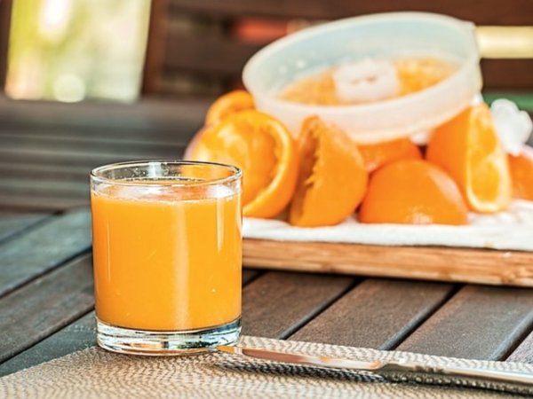 Пресен сок от портокал
В чаша портокалов сок има около 2 мкг или 5,7% от препоръчителния дневен прием на хром. Важно е напитката да не бъде от кутия, а да си я приготвите непосредствено преди консумация. Портокаловият сок спомага за засилване на имунитета и ще ви зареди с важния антиоксидант витамин С.&nbsp;Снимка: Pixabay