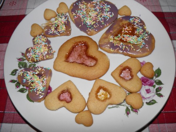 Сладки сърца с прозорчета.