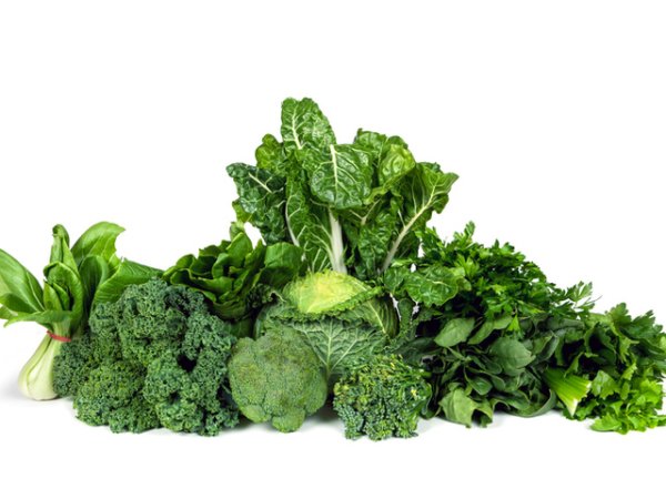 Тъмнозелени листни зеленчуциТе съдържат сяра, която поддържа функциите на черния дроб в процесите на детоксикация. Тя му помага в отстраняването на свободните радикали и други токсични химикали, натрупващи се в черния дроб.&nbsp;Снимка: istock