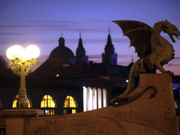 Любляна, Словения
Символ на града е митичното чудовище от приказките - драконът. Негови статуи може да срещнете на редица места в града, включително и на моста на река Любляница.
Снимка: Reuters