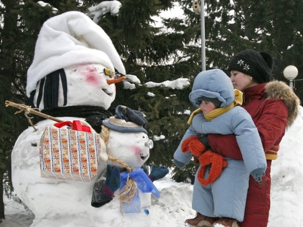 Снежен човек от Красноярск - мама с бебе