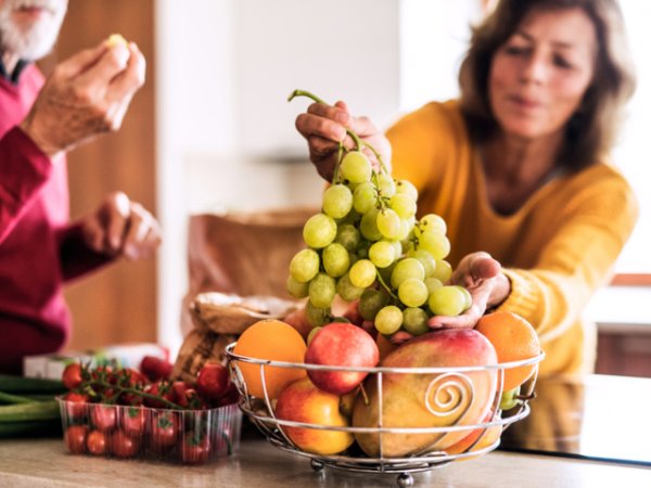 Пресни плодовеВинаги поставяйте пресни плодове в купа на шкафа в кухнята или в хола. Те привличат добрата енергия, освен че са суперполезни за здравето.&nbsp;Снимка: istock
