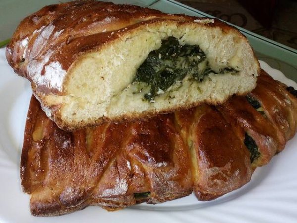 Домашен плетен хляб със спанак и извара - рецептата вижте тук.